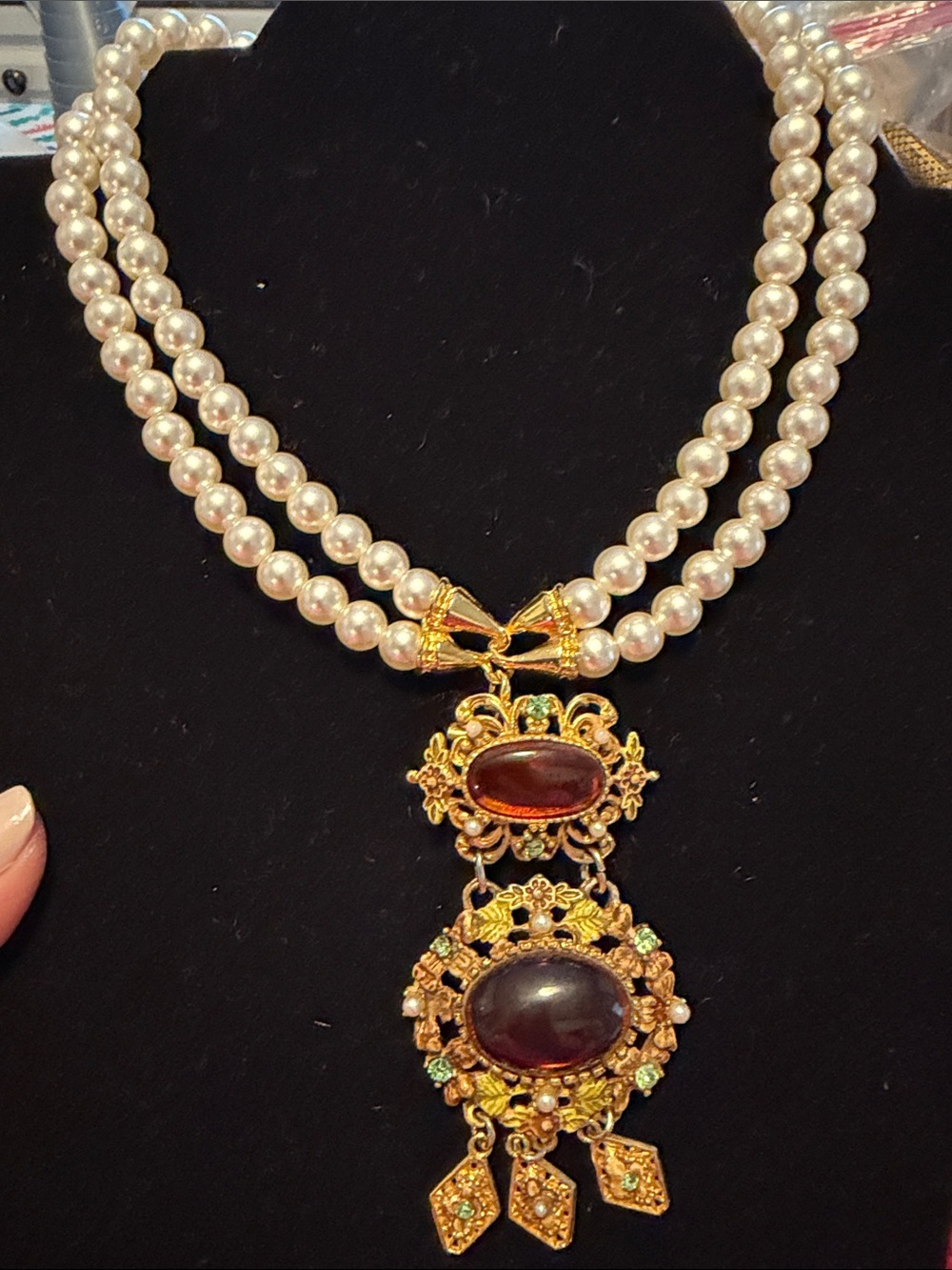 Vintage Pearl 2 Strand Necklace wGold-tone Pendant that slides good condition